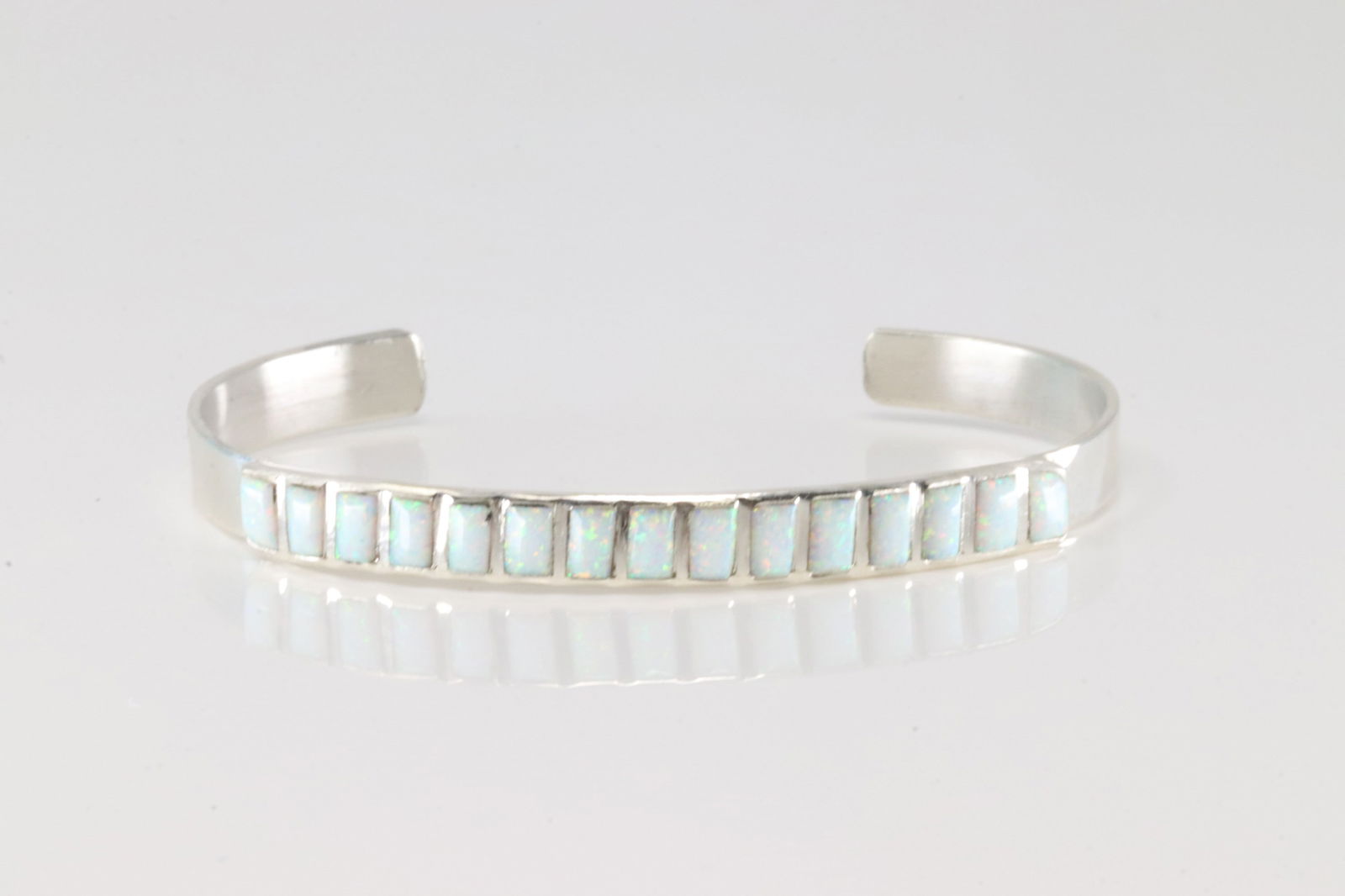 Native America Navajo Sterling Silver White Opal Bracelet Cuff. (1 of 4)