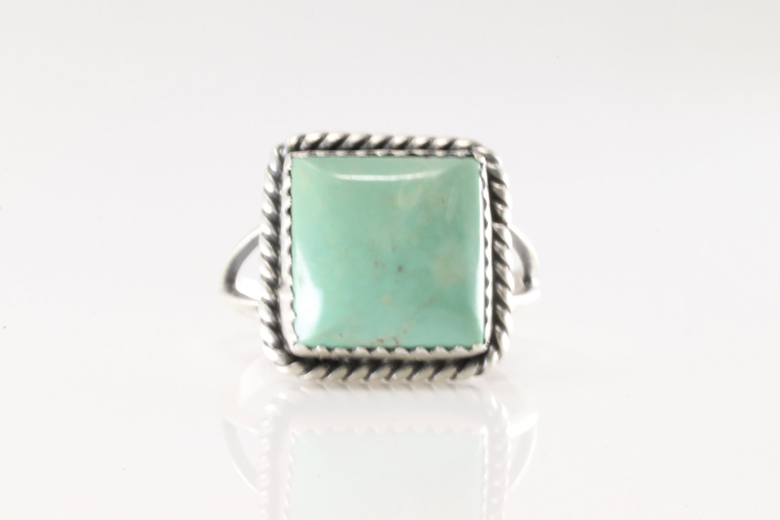 Native America Navajo Sterling Silver Turquoise Ring By F.: This is a Native America Navajo Sterling Silver Native America Navajo Sterling Silver Turquoise Ring By F. Ring size: 8.50.