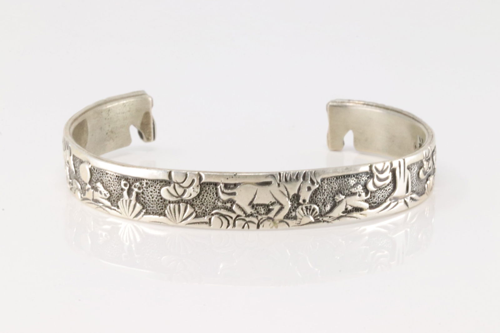 Native America Navajo Sterling Silver Horse Storyteller Bracelet Cuff By B.: This is a Native America Navajo Sterling Silver Horse Storyteller Bracelet Cuff By B.