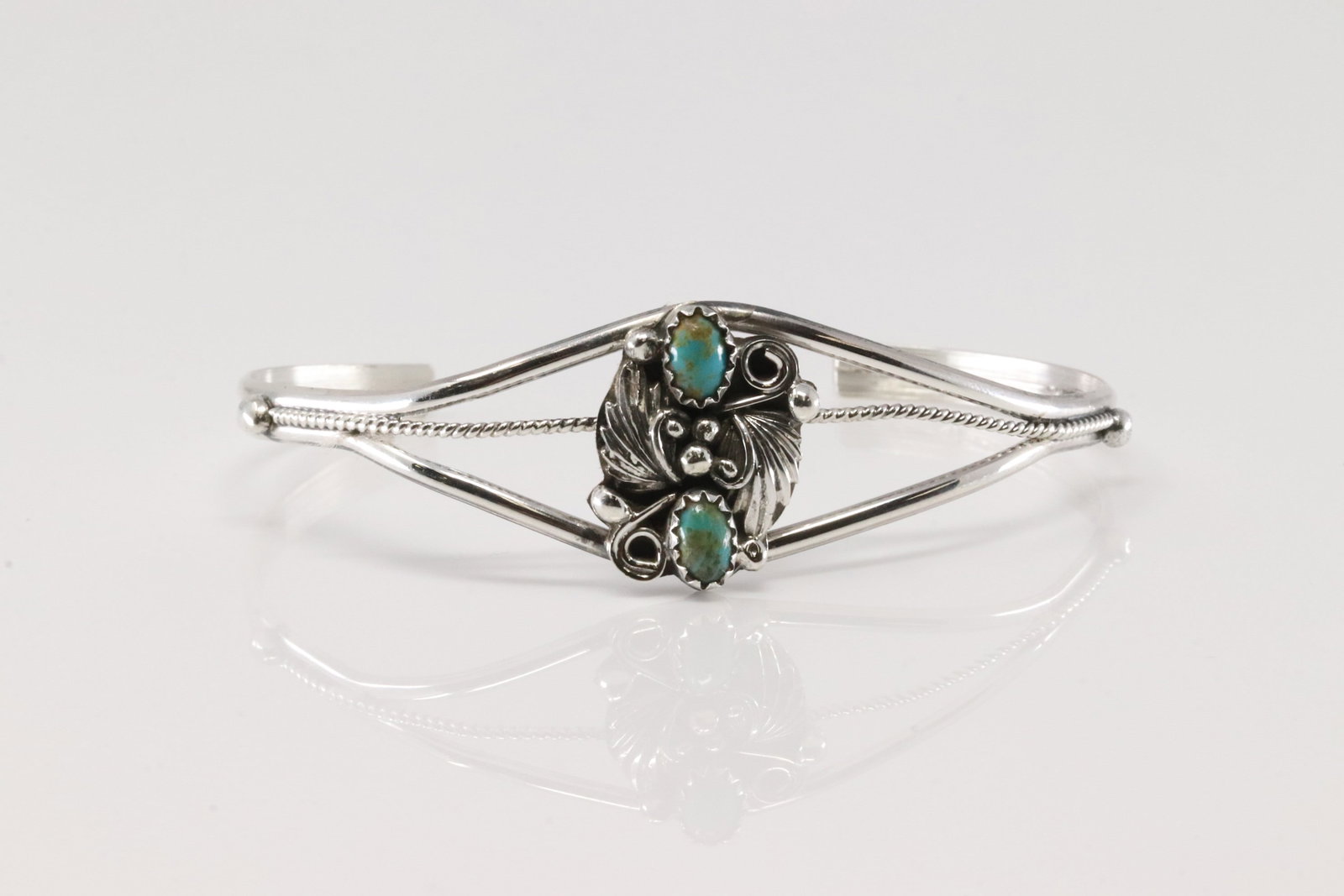 Native America Navajo Sterling Silver Turquoise Bracelet Cuff By Harris Largo.: This is a Native America Navajo Sterling Silver Turquoise Bracelet Cuff By Harris Largo.