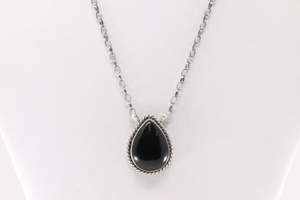 Native America Navajo Sterling Silver Black Onyx Necklace By Eugene Belone.