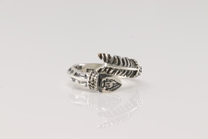 Native America Navajo Sterling Silver Arrow Solid Ring By Delayne Reeves.