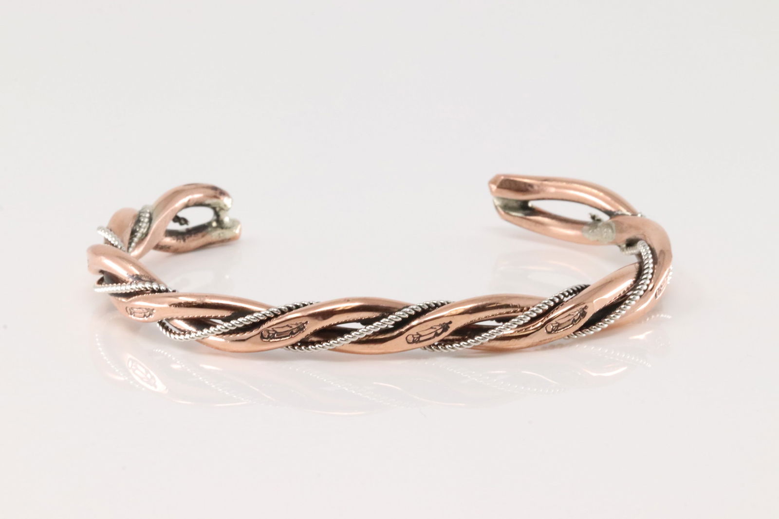 Native America Navajo Sterling Silver Copper Bracelet Cuff.: This is a Native America Navajo Sterling Silver Copper Bracelet Cuff.