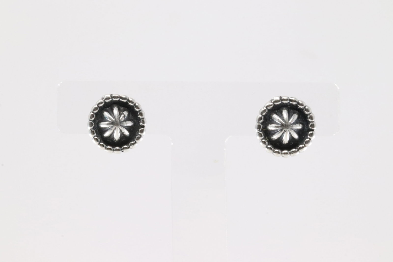 Native America Navajo Sterling Silver Post Earring's By Etta Larry.: This is a Native America Navajo Sterling Silver Post Earring's By Etta Larry.