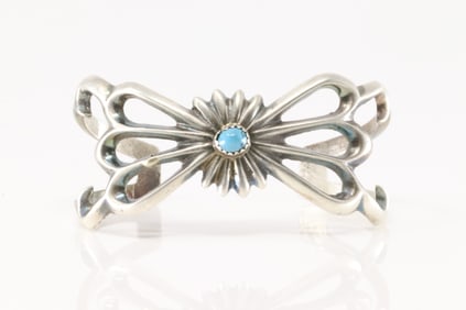 Native America Navajo Sterling Silver Turquoise Bracelet Cuff.