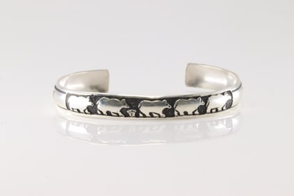Native America Navajo Sterling Silver Bears Design Bracelet Cuff By T&R Singer.