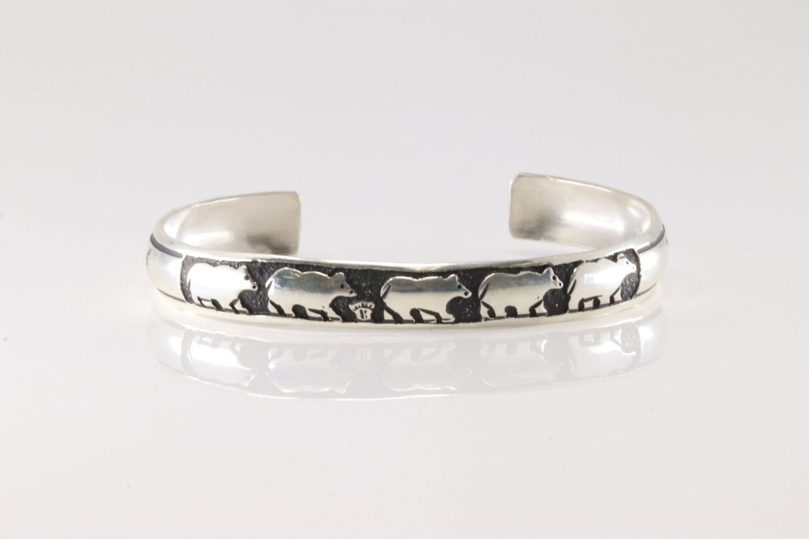 Native America Navajo Sterling Silver Bears Design Bracelet Cuff By T&R Singer.: This is a Native America Navajo Sterling Silver Bears Design Bracelet Cuff By T&R Singer.