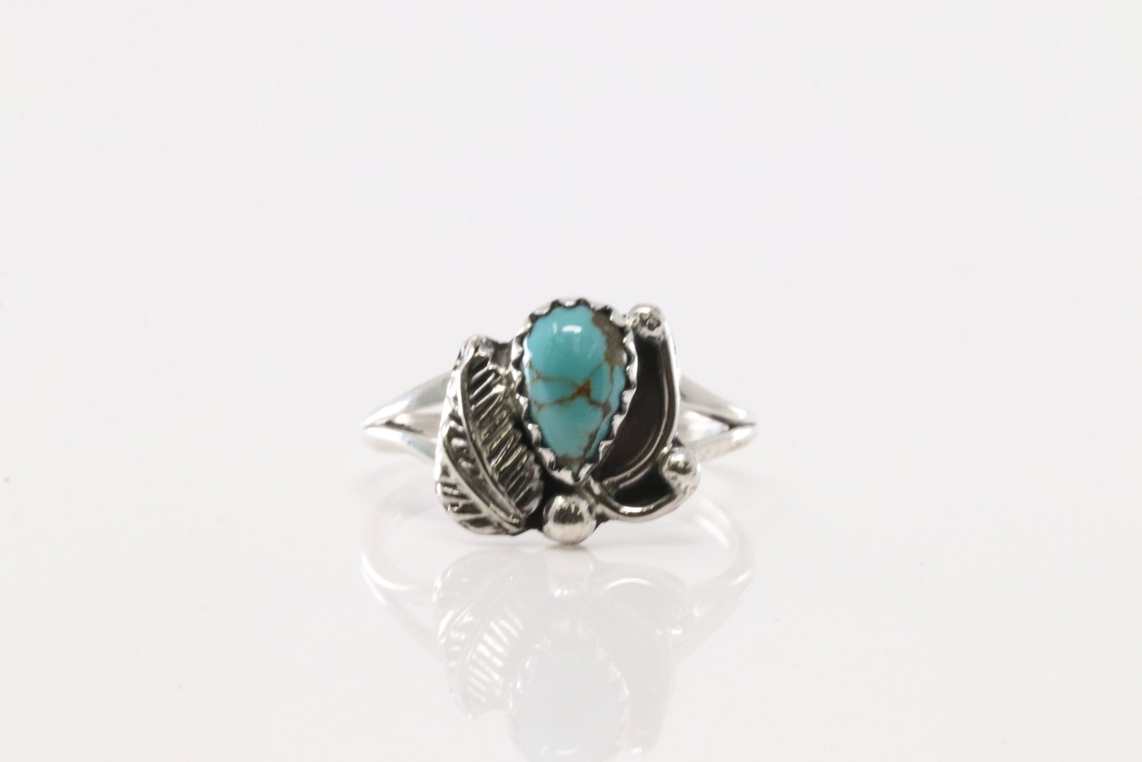 Native America Navajo Sterling Silver Turquoise Ring By Theresa Smith.: This is a Native America Navajo Sterling Silver Turquoise Ring By Theresa Smith. Ring size: 6.25.