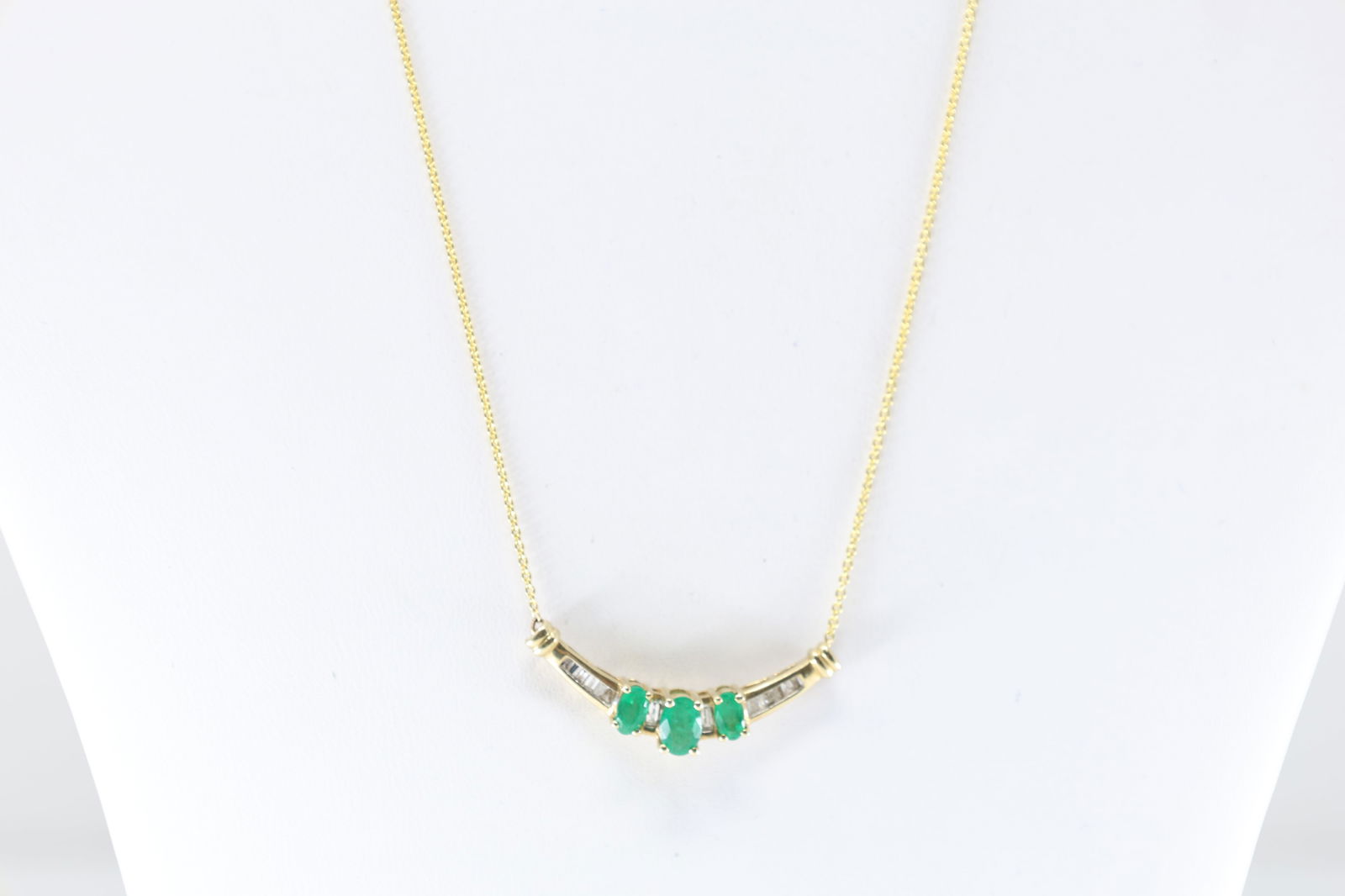 Elegant Emerald & Diamond Necklace 14Kt. (1 of 4)