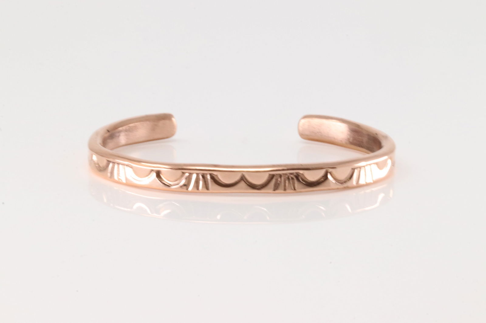 Native America Navajo Copper Bracelet Cuff By Elaine Tahe.: This is a Native America Navajo Copper Bracelet Cuff By Elaine Tahe.