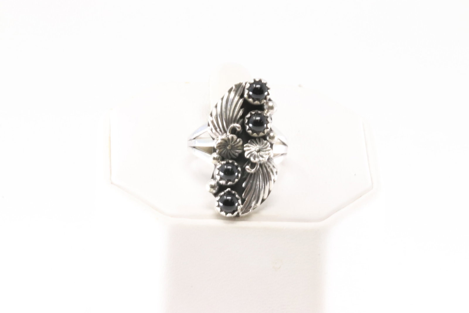 Native America Navajo Sterling Silver Black Onyx Ring By Jerryson Henio.: Native America Navajo Sterling Silver Black Onyx Ring By Jerryson Henio. Ring size: 6.50.