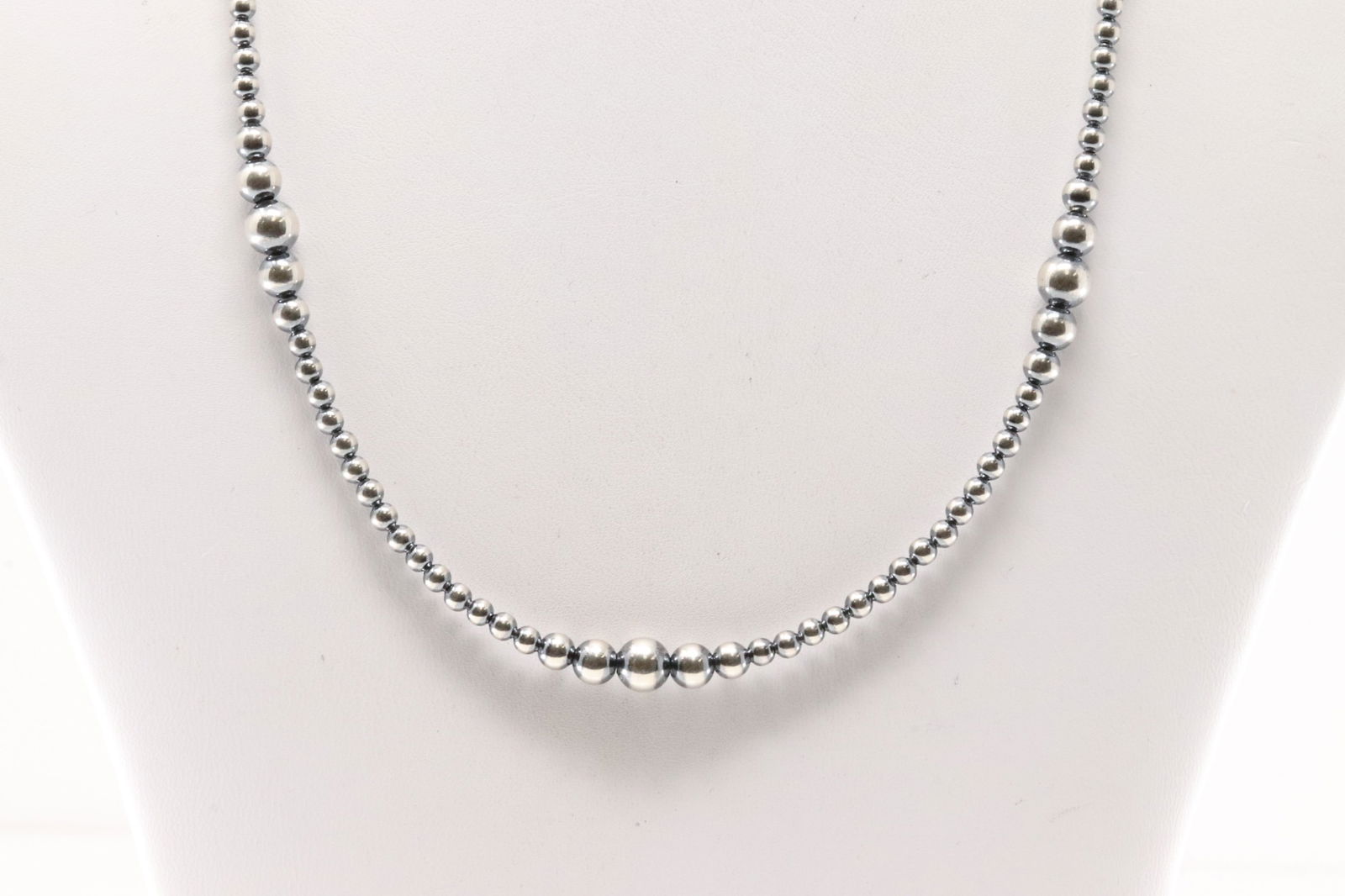 Native America Navajo Sterling Silver Pearl Beaded Machine Made Necklace.: This is a Native America Navajo Sterling Silver Pearl Beaded Machine Made Necklace. Necklace length: 20.00"