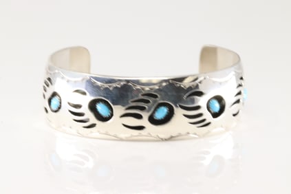 Native America Navajo Sterling Silver Bear Paw Turquoise Bracelet Cuff By Pearlene Spencer.