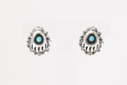 Native America Navajo Sterling Silver Bear Paw Turquoise Post Earring's By Annie Spencer.