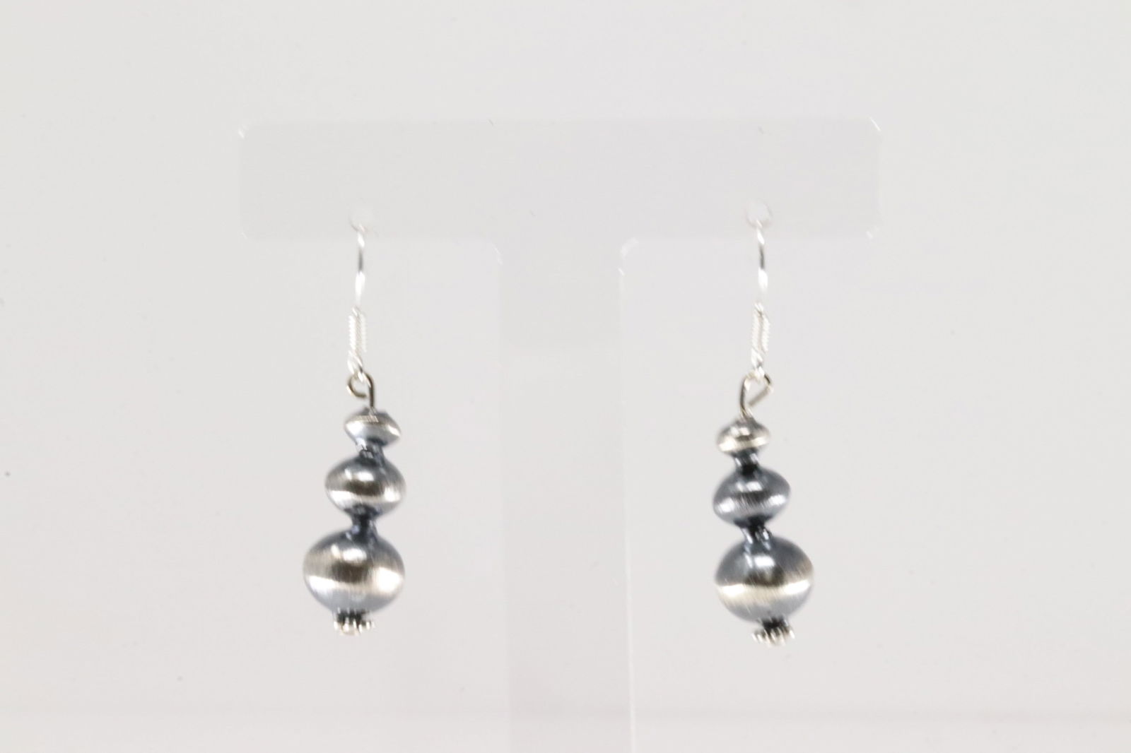 Native America Navajo Sterling Silver Pearl Beaded Dangling Earring's By Treva Jim.: This is a Native America Navajo Sterling Silver Pearl Beaded Dangling Earring's By Treva Jim.