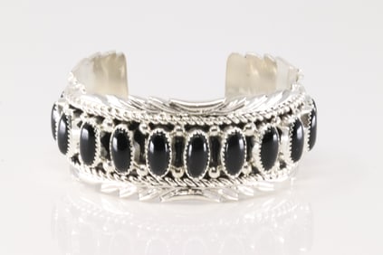 Native America Navajo Sterling Silver Black Onyx Bracelet Cuff.