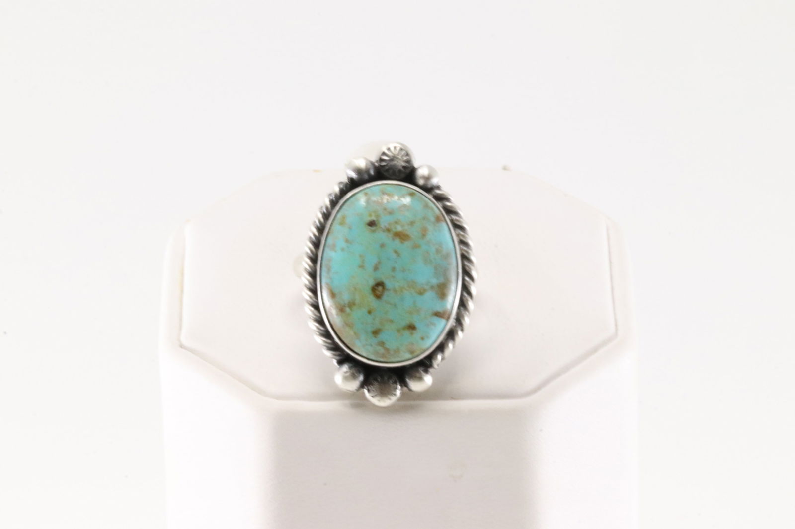 Native America Navajo Sterling Silver Kingman Turquoise Ring By Eugene Belone.: This is a Native America Navajo Sterling Silver Kingman Turquoise Ring By Eugene Belone. Ring size: 8.25.