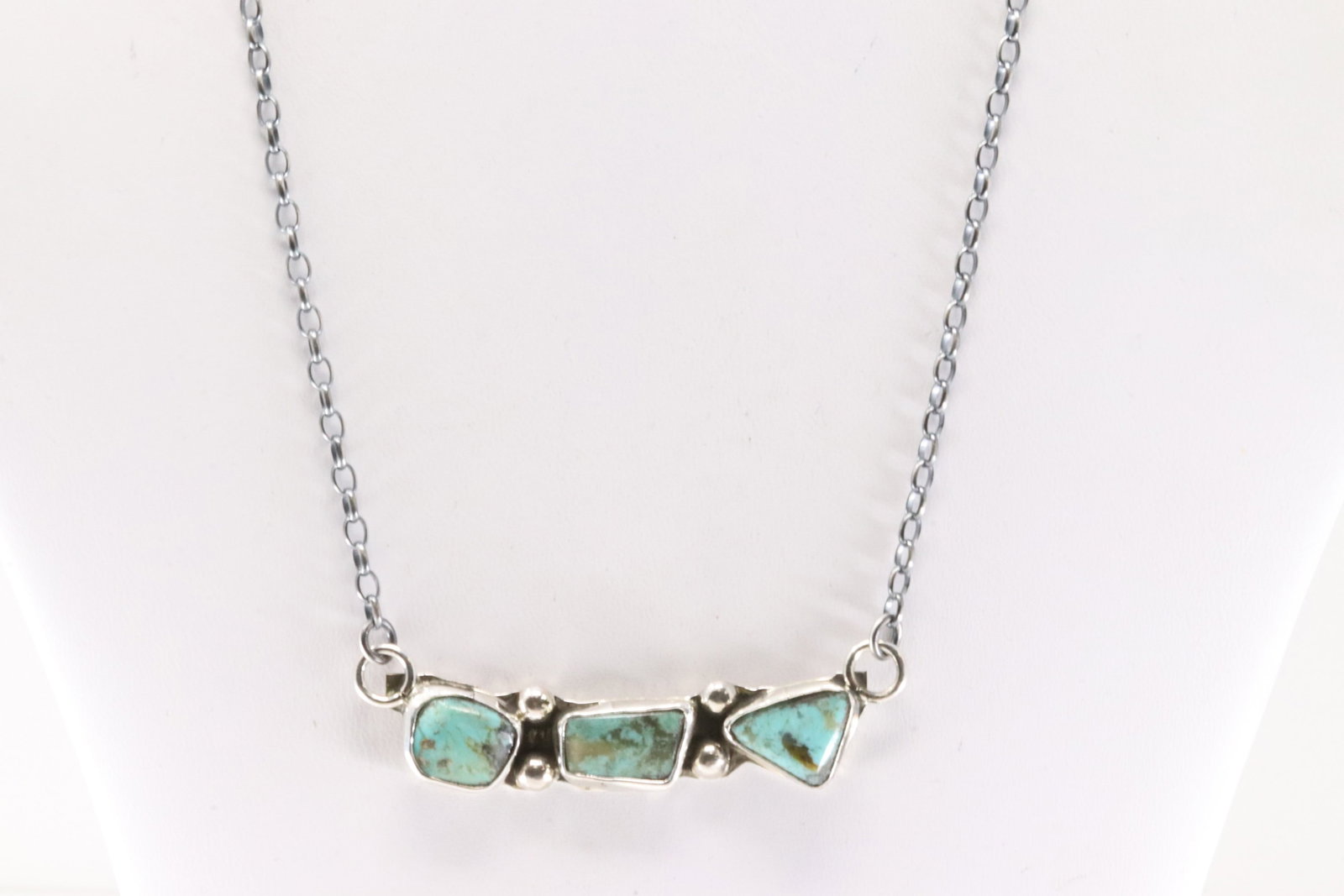 Native America Navajo Sterling Silver Kingman Turquoise Necklace By Jude Candelaria.: This is a Native America Navajo Sterling Silver Kingman Turquoise Necklace By Jude Candelaria. Necklace length: 18.00"