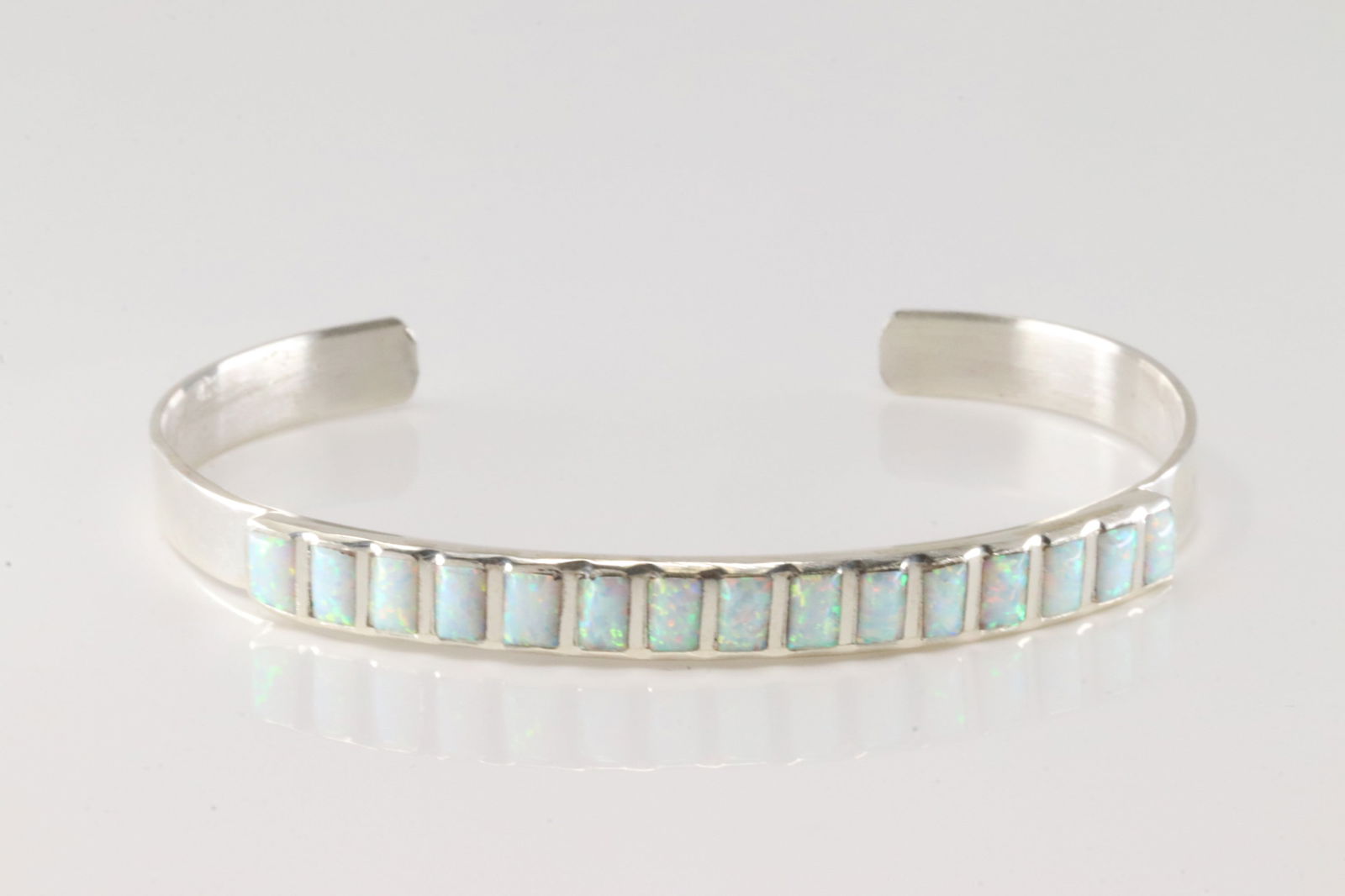 Native America Navajo Sterling Silver Opal Bracelet Cuff. (1 of 4)