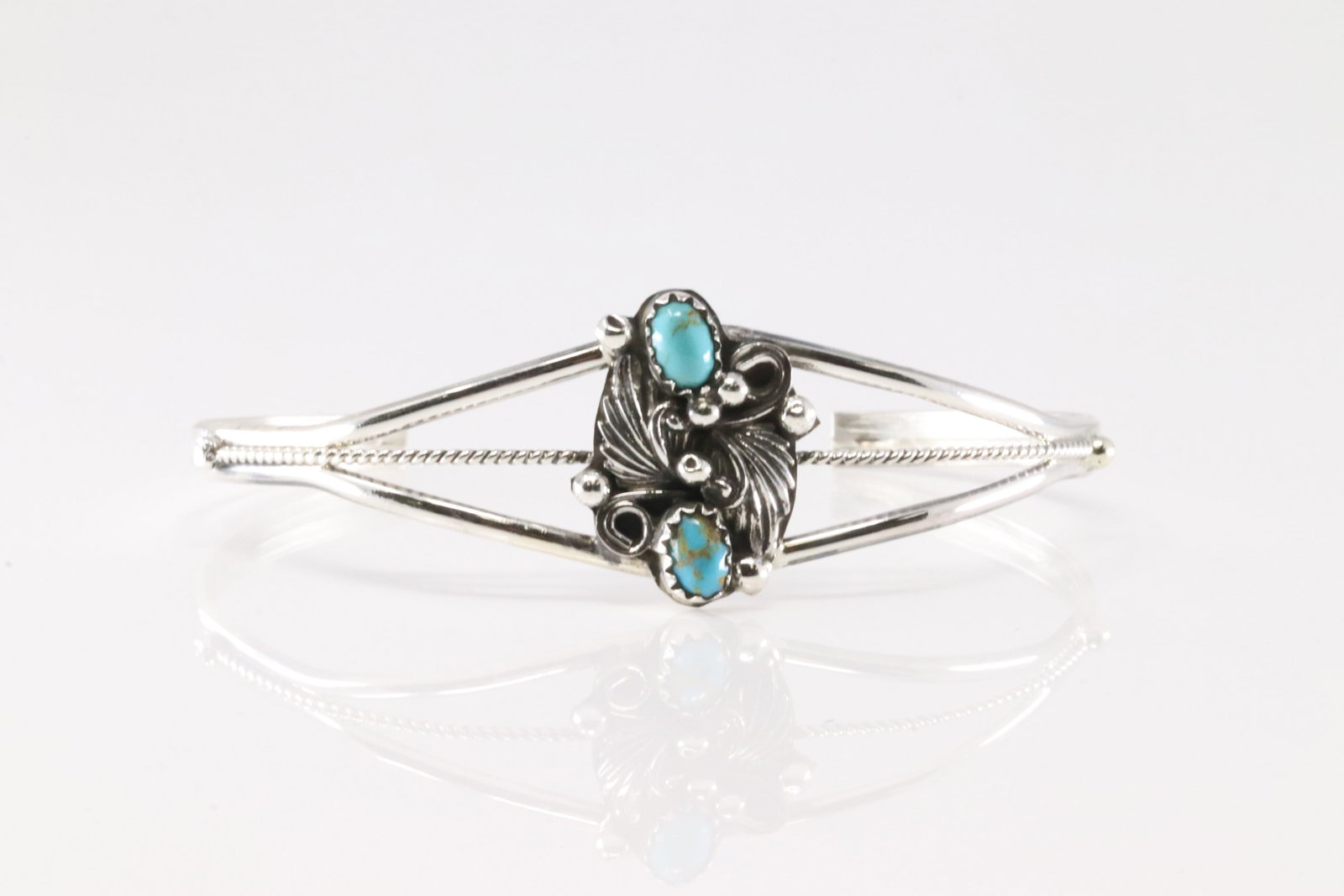 Native America Navajo Sterling Silver Turquoise Bracelet Cuff By Harris Largo.: This is a Native America Navajo Sterling Silver Turquoise Bracelet Cuff By Harris Largo.