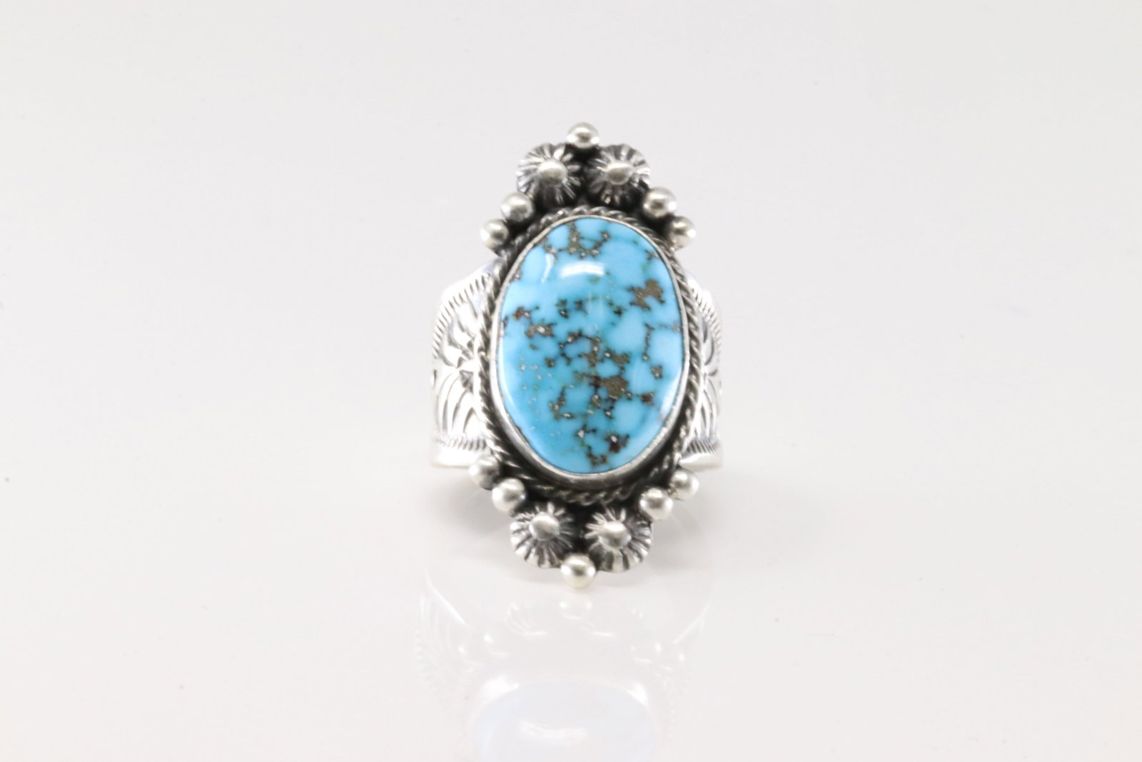 Native America Navajo Sterling Silver Kingman Turquoise Ring By Samuel Yellowhair.: This is a Native America Navajo Sterling Silver Kingman Turquoise Ring By Samuel Yellowhair. Ring size: 7.00.