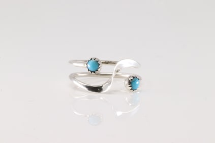 Native America Navajo Sterling Silver Turquoise Ring By Gerald & Yolanda Skeets.