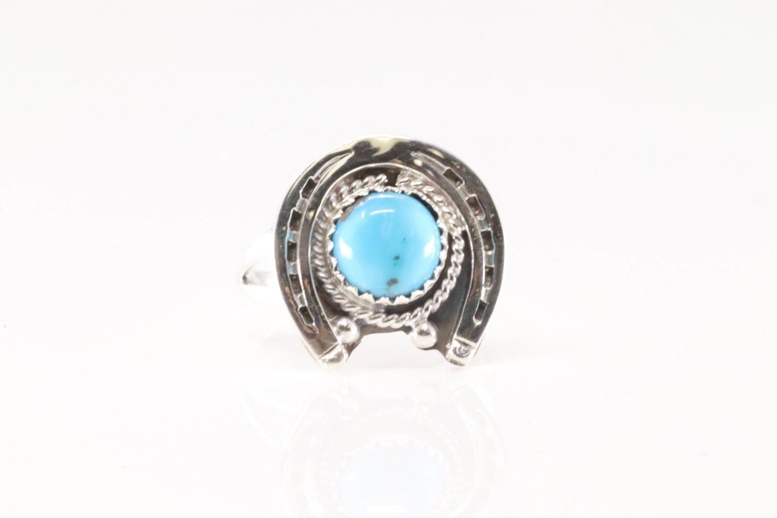 Native America Navajo Sterling Silver Turquoise Naja Ring By Alice Rose Saunders.: This is a Native America Navajo Sterling Silver Turquoise Naja Ring By Alice Rose Saunders. Ring size: 6.50.