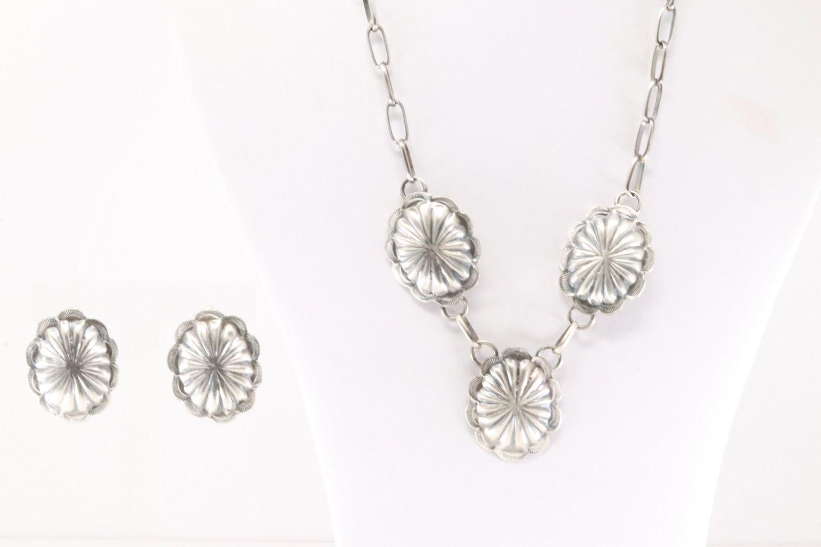 Native America Navajo Sterling Silver Conch Necklace & Post Earring's Set By Joan Begay.: This is a Native America Navajo Sterling Silver Conch Necklace & Post Earring's Set By Joan Begay. Necklace length: 18.00"