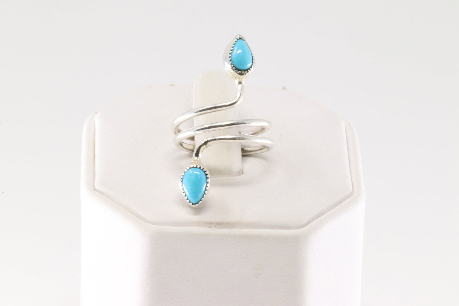 Native America Navajo Sterling Silver Turquoise Ring By Myra Benally.: This is aNative America Navajo Sterling Silver Turquoise Ring By Myra Benally. Ring size: 6.00.