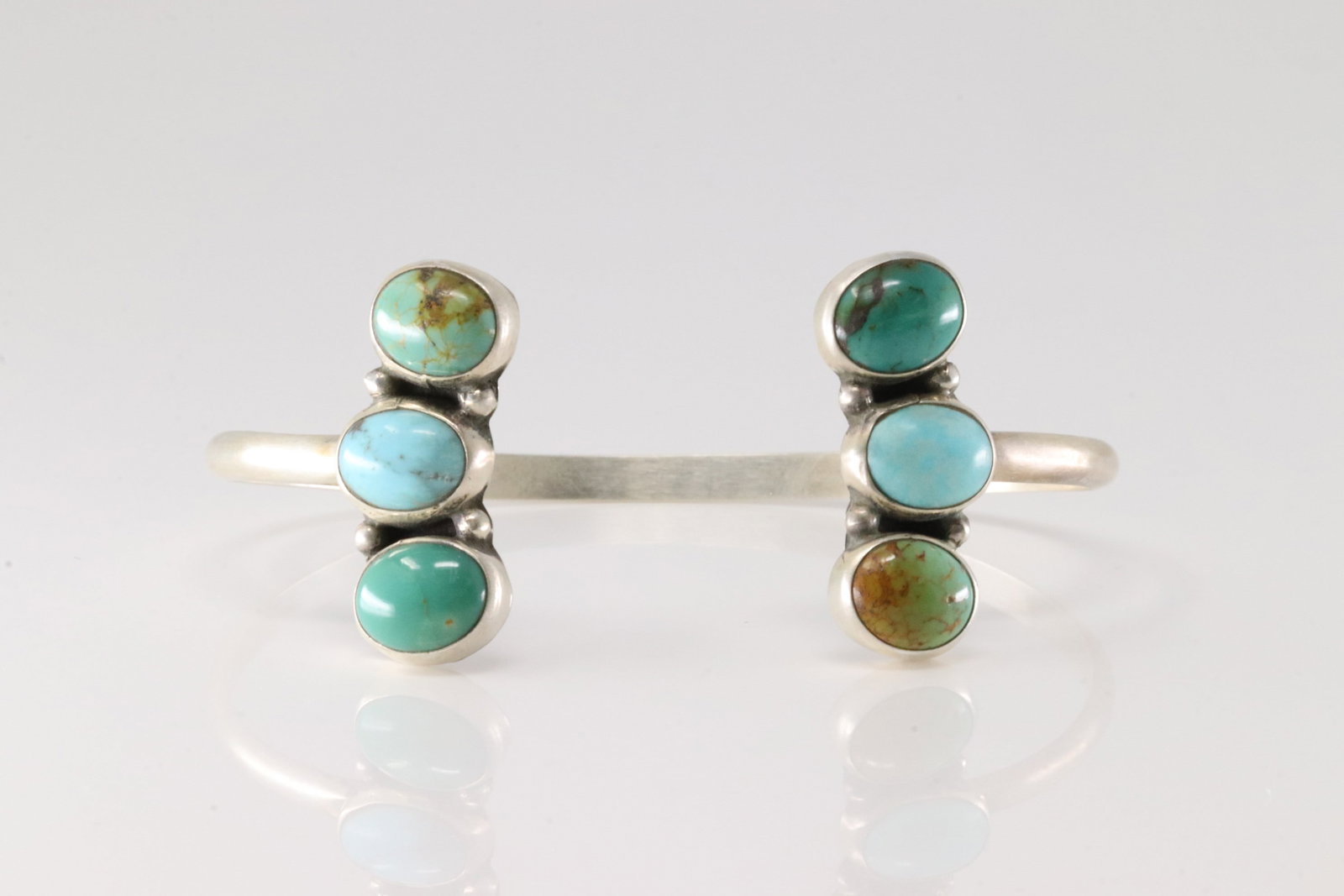 Native American Navajo Sterling Silver Kingman Turquoise Bracelet Cuff By Geraldine James.: This is a Native American Navajo Sterling Silver Kingman Turquoise Bracelet Cuff By Geraldine James.