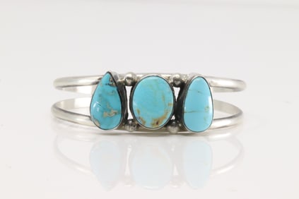Native America Navajo Sterling Silver Kingman Turquoise Barcelet Cuff By Augustine Largo.