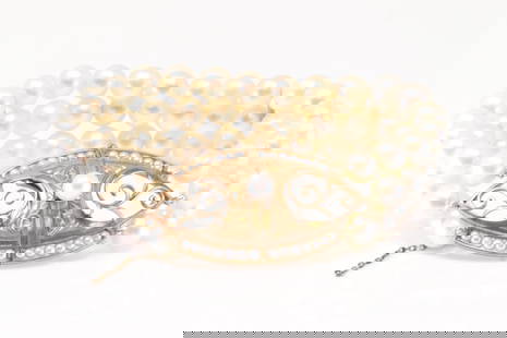 Art Deco Pearl Bracelet 14Kt.: Ladies 14Kt Yellow Gold Art Deco Pearl Bracelet. Bracelet has 3 pearl Strand with Art Deco large clasp. Bracelet length: 8.00" Total weight: 38.00 Grams.