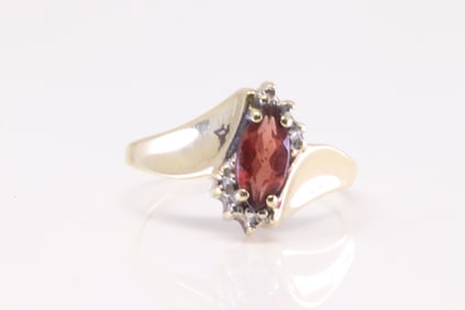 Garnet & Diamond Ring 10Kt.