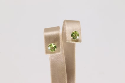 Peridot Stud Earring 14Kt.