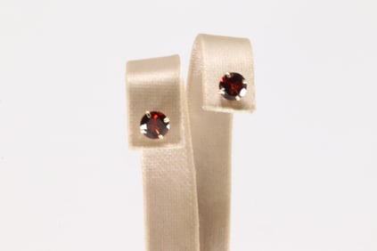 Garnet Stud Earring 14kt.
