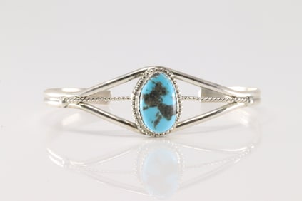 Native America Navajo Sterling Silver Turquoise Bracelet Cuff.
