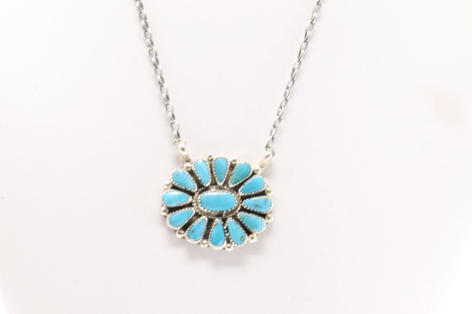 Native America Navajo Sterling Silver Kingman Turquoise Necklace By Alicia Wilson.: This is a Native America Navajo Sterling Silver Kingman Turquoise Necklace By Alicia Wilson. Necklace length: 16.00"