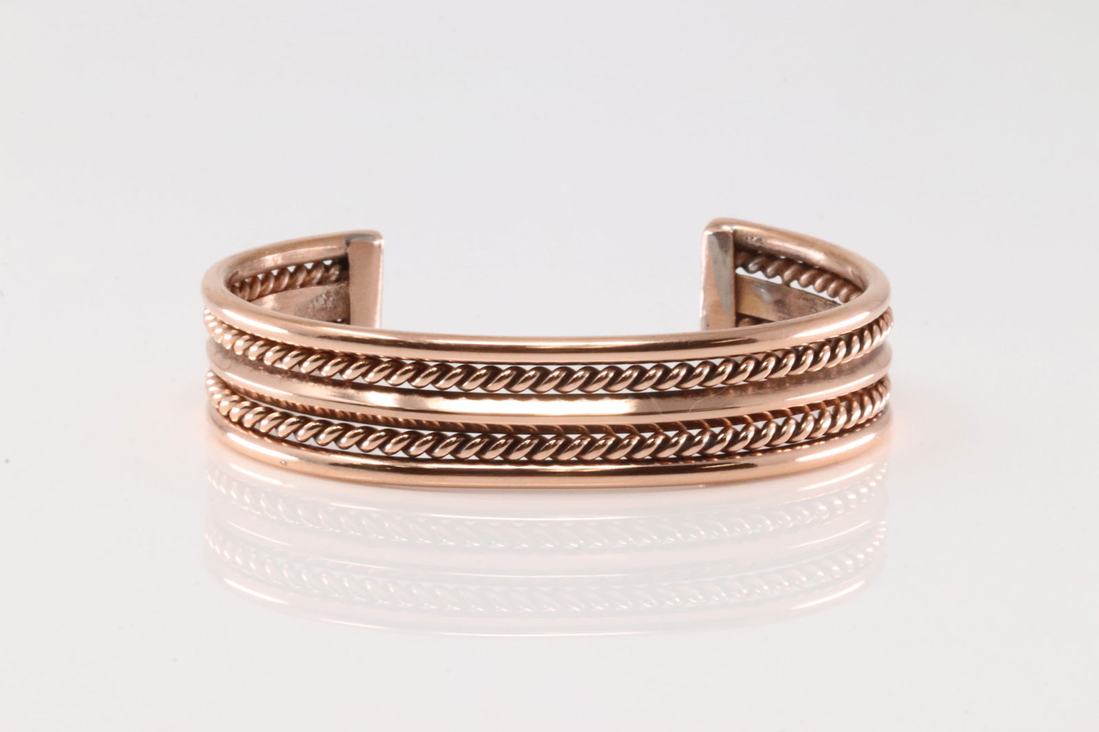 Native America Navajo Copper Bracelet Cuff By Elaine Tahe.: This is a Native America Navajo Copper Bracelet Cuff By Elaine Tahe.