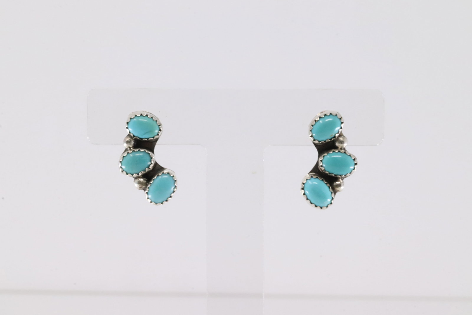 Native America Navajo Sterling Silver Kingman Turquoise Post Earring's By Maxine Ramirez.: This is a Native America Navajo Sterling Silver Kingman Turquoise Post Earring's By Maxine Ramirez.