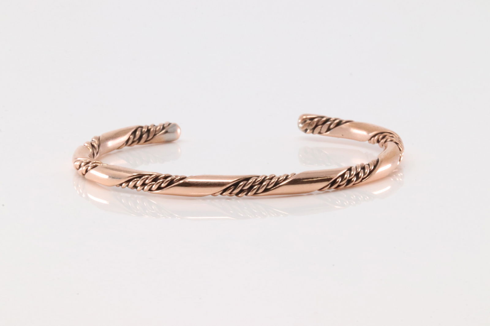 Native America Navajo Copper Bracelet Cuff By Elaine Tahe.: This is a Native America Navajo Copper Bracelet Cuff By Elaine Tahe.