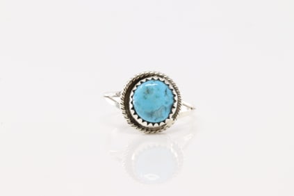 Native America Navajo Sterling Silver Turquoise Ring.