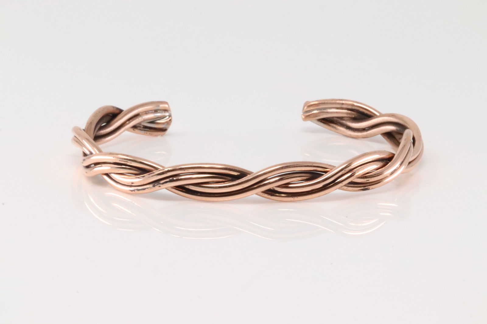 Native America Navajo Copper Bracelet Cuff By Elaine Tahe.: This is a Native America Navajo Copper Bracelet Cuff By Elaine Tahe.