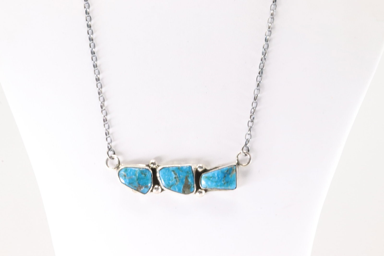 Native America Zuni Sterling Silver Kingman Turquoise Necklace By Jude Candelaria.: This is a Native America Zuni Sterling Silver Kingman Turquoise Necklace By Jude Candelaria. Necklace length: 18.00"
