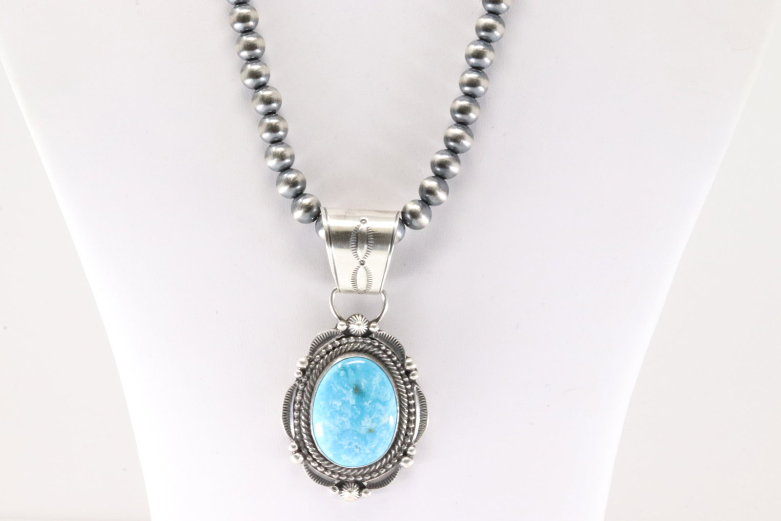 Native America Navajo Sterling Silver Kingman Turquoise Necklace By Tom Lewis.: This is a Native America Navajo Sterling Silver Kingman Turquoise Necklace By Tom Lewis. Necklace length: 18.00"