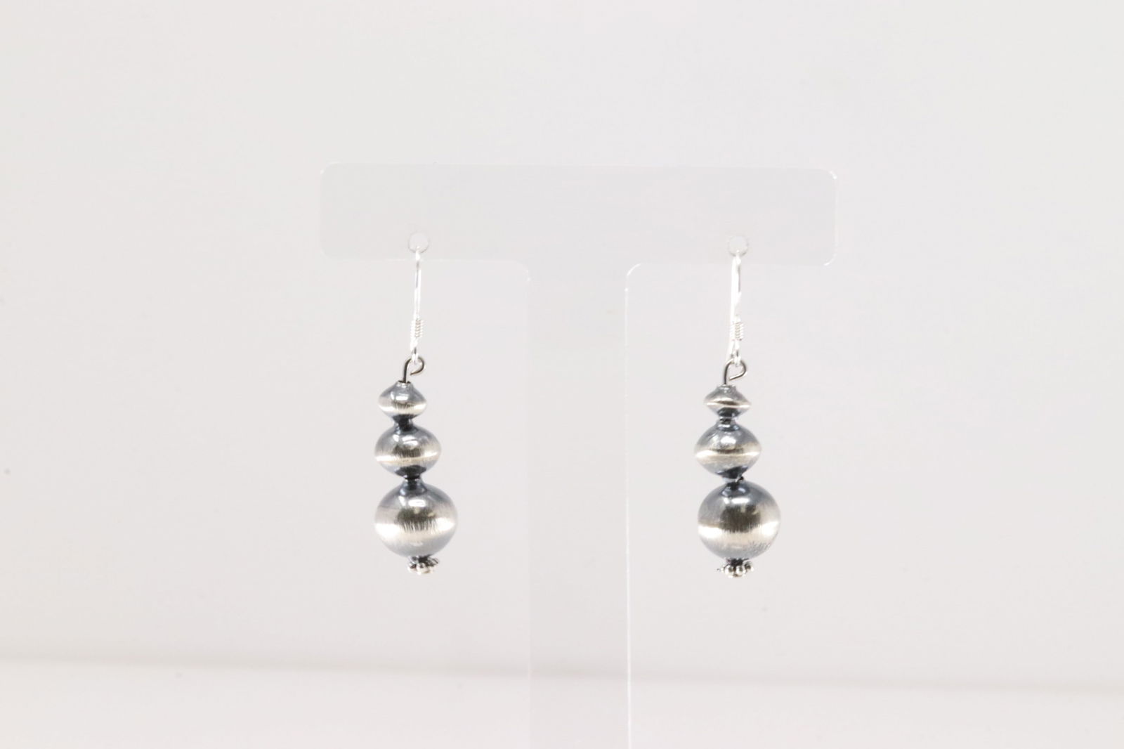 Native America Navajo Sterling Silver Pearl Beaded Dangling Earring's By Treva Jim.: This is a Native America Navajo Sterling Silver Pearl Beaded Dangling Earring's By Treva Jim.