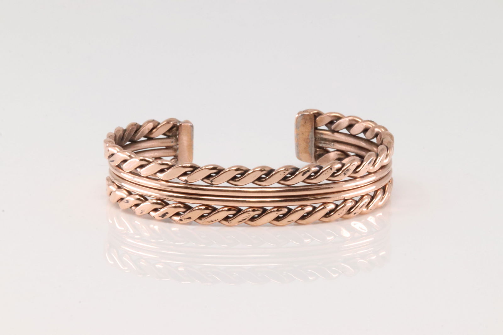 Native America Navajo Copper Bracelet Cuff By Elaine Tahe.: This is a Native America Navajo Copper Bracelet Cuff By Elaine Tahe.