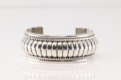 Native America Navajo Sterling Silver Solid Bracelet Design Cuff By Thomas Yazzie.