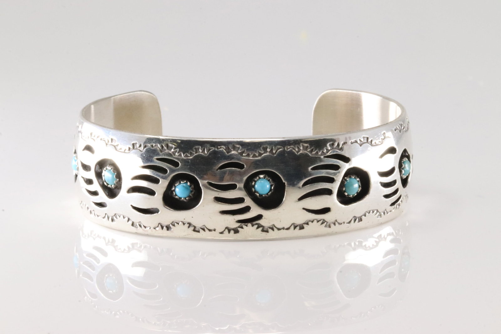 Native America Navajo Sterling Silver Bear Paw Turquoise Bracelet Cuff By Pearlene Spencer Talley.: This is a Native America Navajo Sterling Silver Bear Paw Turquoise Bracelet Cuff By Pearlene Spencer Talley.
