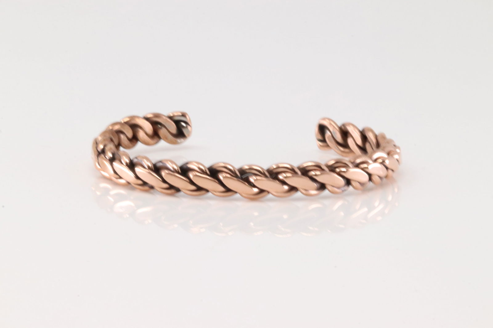 Native America Navajo Copper Bracelet cuff By Elaine Tahe.: This si a Native America Navajo Copper Bracelet cuff By Elaine Tahe.