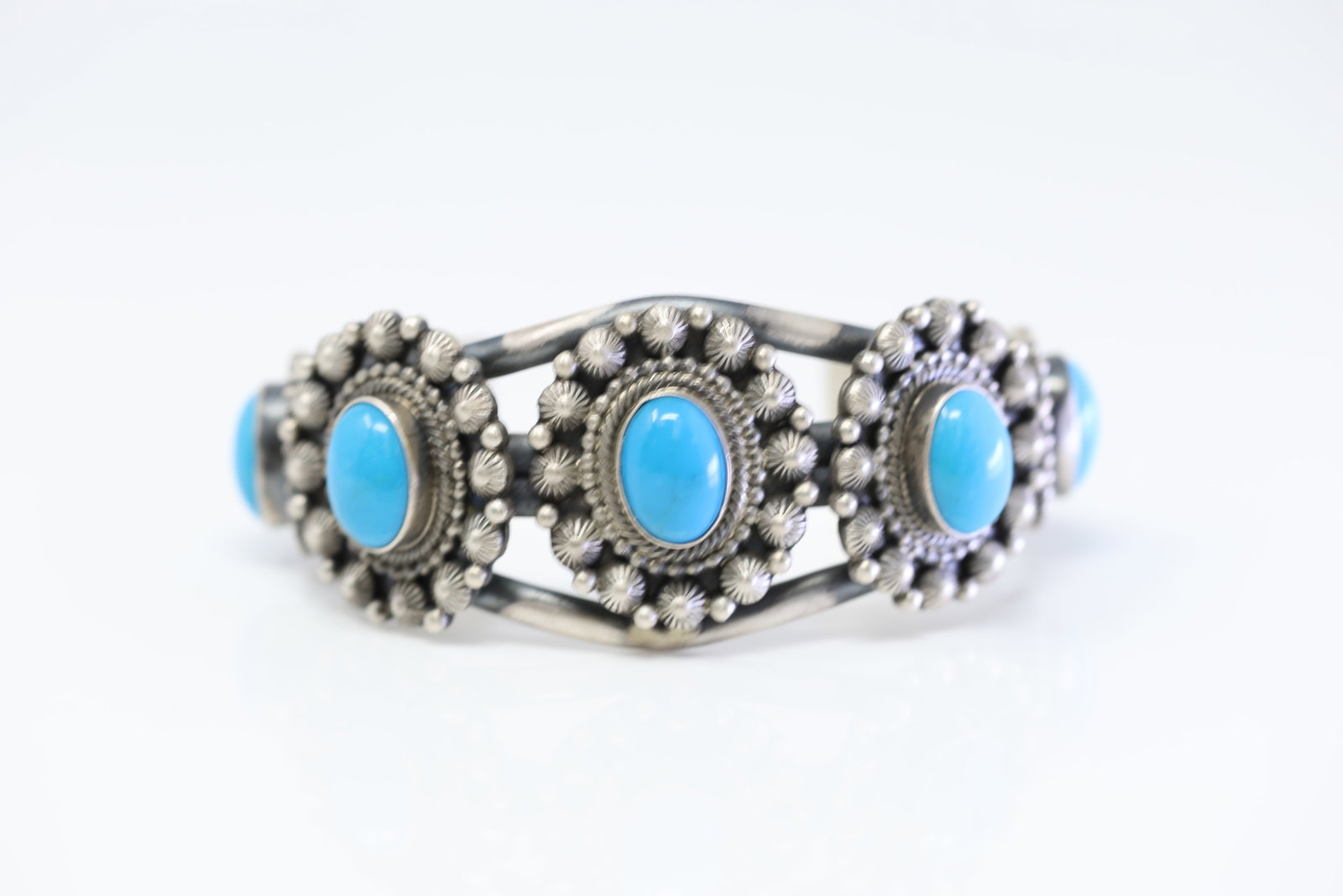 Native American Navajo Sterling Silver Turquoise Bracelet Cuff By Tom Lewis.: This is a Native American Navajo Sterling Silver Turquoise Bracelet Cuff By Tom Lewis. Total weight: 82.70 Grams.